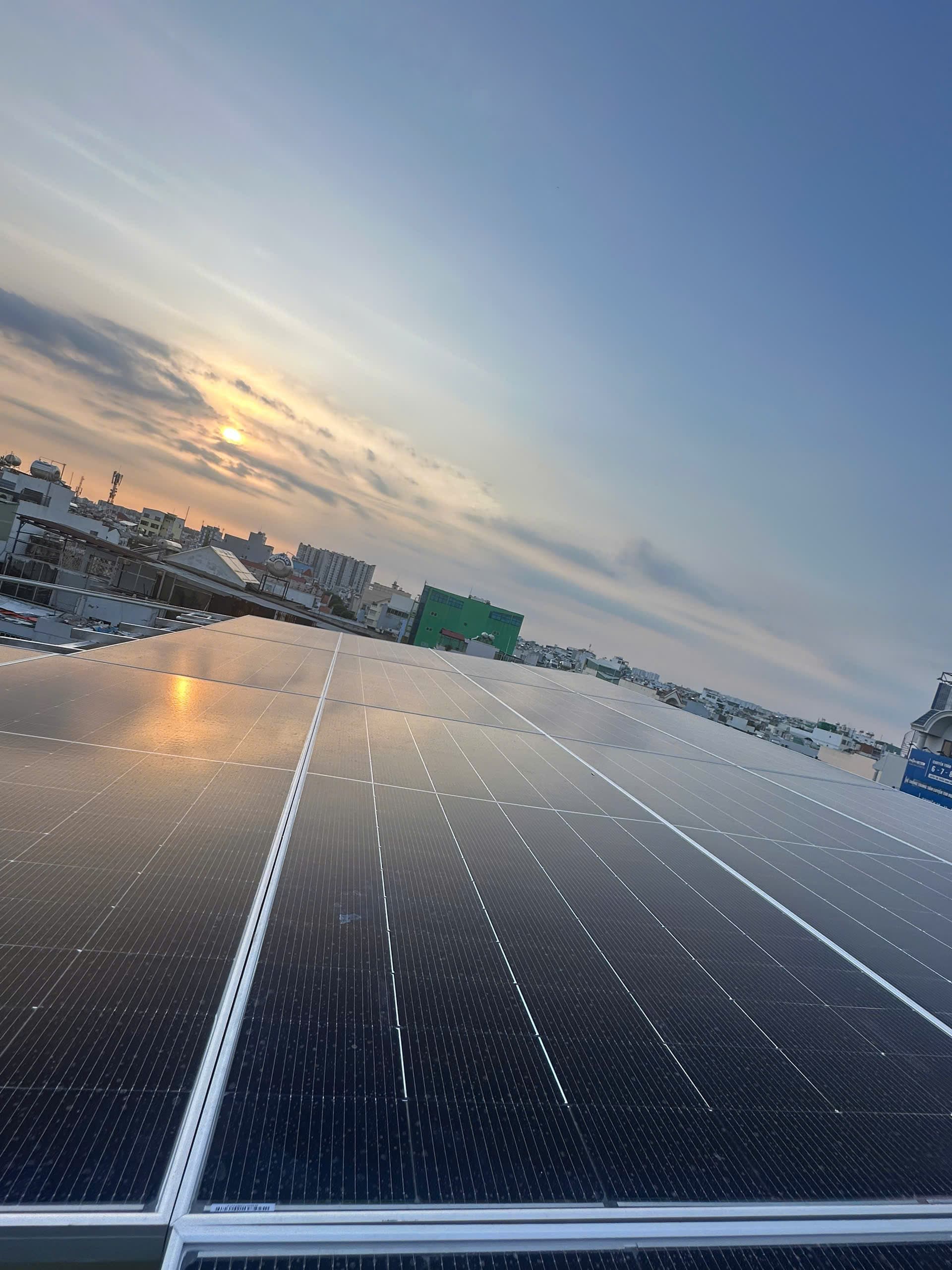Hệ Thống Hybrid Solax + Pin CFE